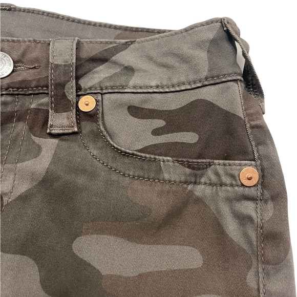 EUC True Religion Camo Ankle Zip Cargo Pants Size 27. - Picture 6 of 9